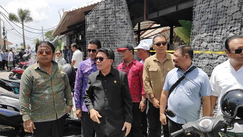 Pansus TRAP DPRD Bali saat melakukan sidak ke usaha lapangan padel di Desa Munggu, Kecamatan Mengwi, Badung, Selasa (30/12/2025). (Agus Eka/detikBali)