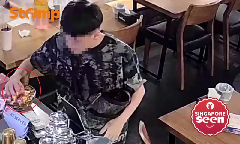 Mentang-mentang Gratis, Pelanggan Ini Serakah Ambil Banyak Permen di Restoran