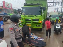 Pemotor Tewas Usai Adu Kambing dengan Truk di Palembang
