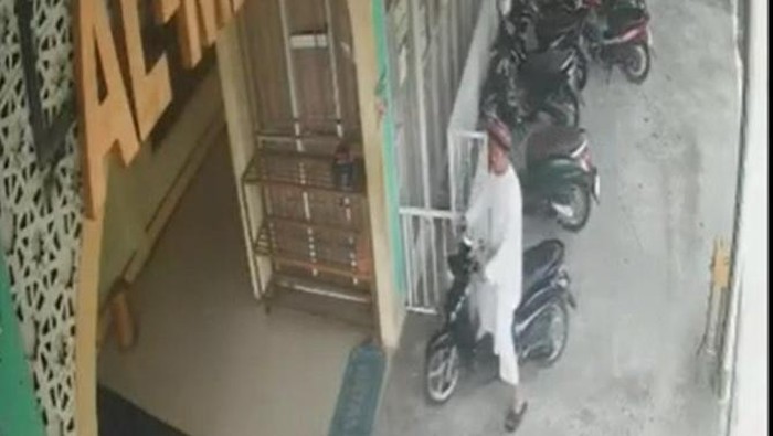 Pemuda di Parepare Curi Motor Usai Pura-pura Jadi Remaja Masjid