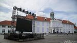 Persiapan Panggung Hiburan Warnai Kota Tua Jelang Pergantian Tahun