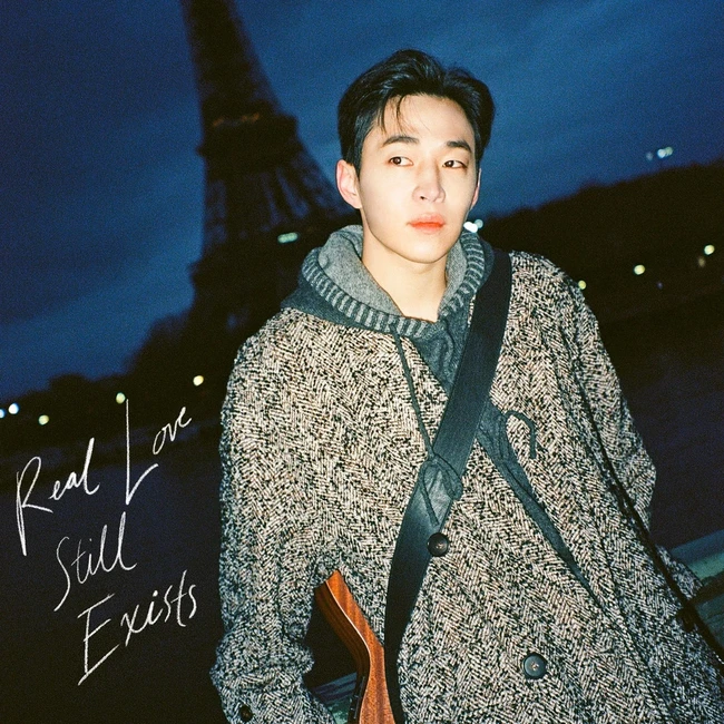 Henry Lau, mantan personel Super Junior-M yang eksis sebagai solois memulai debutnya di peringkat TOP 50. Paras blasteran Korea-Kanada dengan etnis Tionghoa membuatnya bersanding dengan idol, aktor, dan model mancanegara. Foto: Instagram