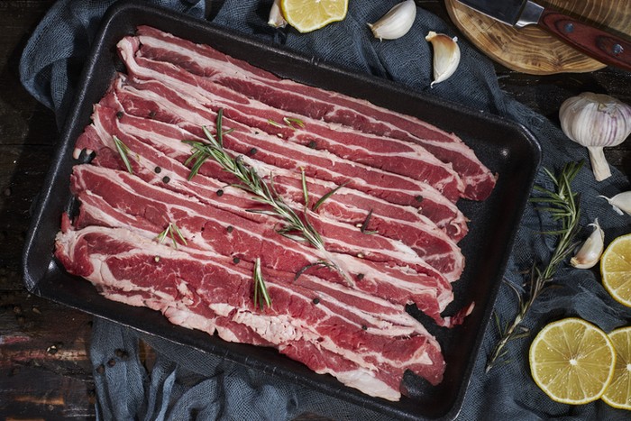 Sliced beef untuk BBQ tahun baru.