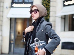 Gaya Mewah Syahrini Jalan-jalan di Paris, Tenteng Tas Hermes Langka Rp 4 M