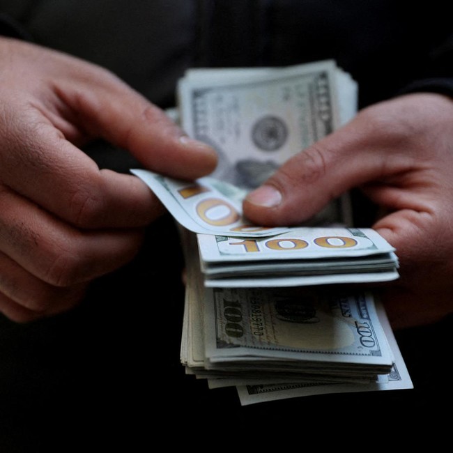 Tekanan Ekonomi, Nilai Tukar Rial Iran Anjlok