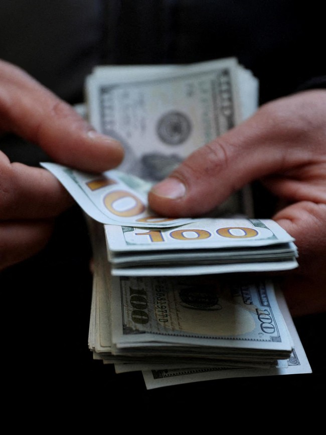 Tekanan Ekonomi, Nilai Tukar Rial Iran Anjlok