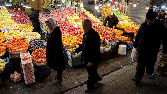 Inflasi 70% Cekik Rakyat Iran, Hidup Makin Sulit, Cari Kerja Sangat Susah