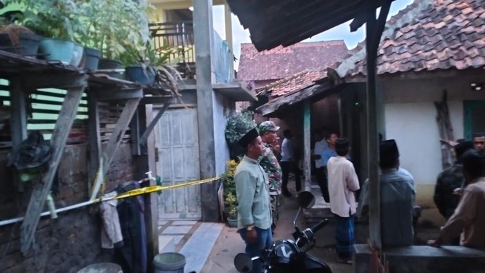 Ibu di Serang Ditemukan Tewas Bersimbah Darah-Terbungkus Selimut