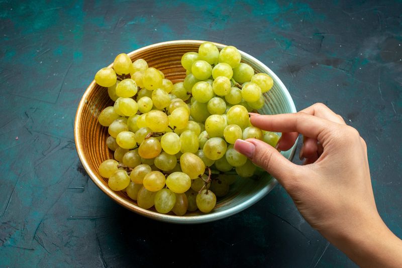 Tradisi Makan 12 Anggur Malam Tahun Baru Salah Satu dari 13 Mitos Tahun Baru yang Masih Dipercaya hingga Kini, Konon Memengaruhi Nasib!