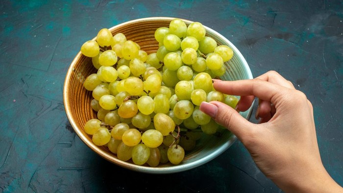 Arti Makan 12 Anggur di Bawah Meja Saat Tahun Baru, Ini Penjelasannya