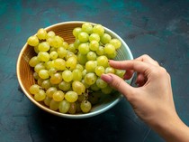 Arti Makan 12 Anggur di Bawah Meja Saat Tahun Baru, Ini Penjelasannya