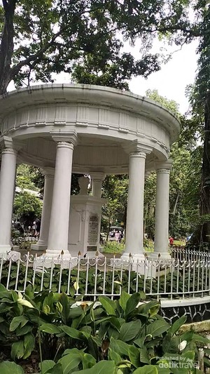 Kisah Cinta Tugu Lady Raffles Kebun Raya Bogor