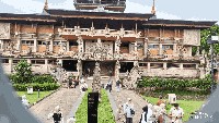 Keramaian juga terlihat di museum Indonesia, TMII Jakarta.