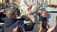 Papal Blessings at Basilica Saint Peter