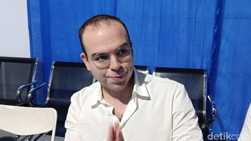 Wakil Duta Besar (Dubes) Spanyol, Fernando, di Posko pencarian korban kapal tenggelam, di pelabuhan Marina Labuan Bajo, Senin (29/12/2025) malam.