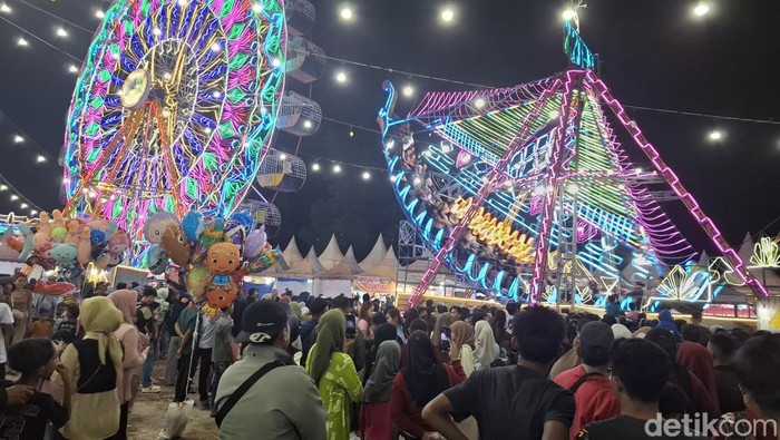 Warga Binjai Ramaikan Pasar Malam Cari Hiburan Akhir Tahun