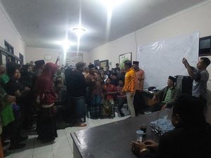 Didemo Warga, Kades Sumberkradenan Malang Mundur