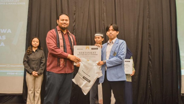 Yayasan Hadji Kalla-Avamora Beri Beasiswa untuk 38 Mahasiswa-Pelajar Makassar