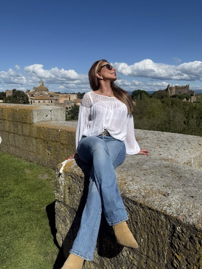 Belum lama ini, Andréa kembali menjadi perbincangan setelah membagikan potret dirinya di gym lewat Instagram. Dalam foto-foto tersebut, ia tampil memukau sambil memamerkan otot tubuhnya.  Foto: dok. Instagram @andrea__sunshinee