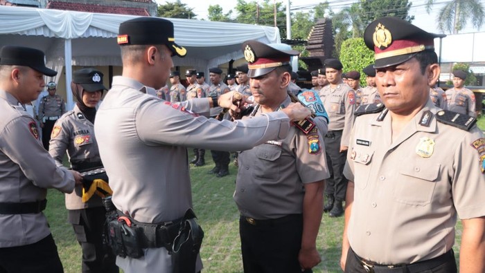 Anggota Polres Blitar Kota naik pangkat