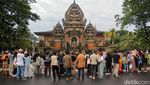 Antusias Sambut Tahun Baru, Pengunjung Tumpah Ruah di TMII