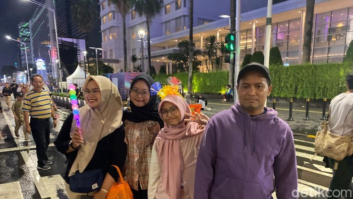 Cerita Warga Cari Cuan Hunting Konten Tahun Baru di Bundaran HI: Biar FYP