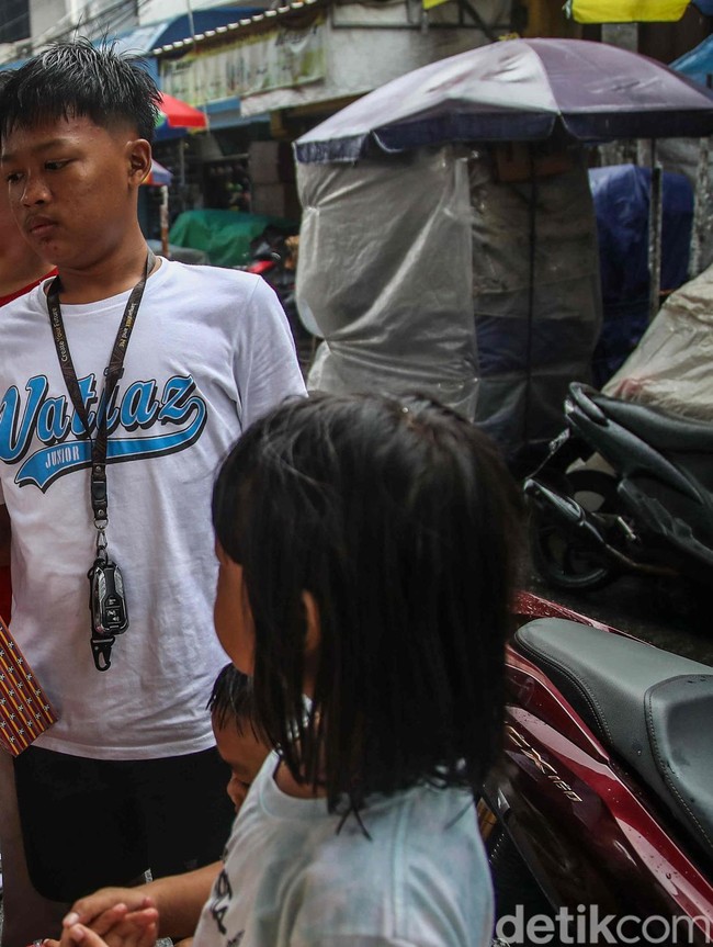 Berburu Petasan, Terompet dan Kembang Api untuk Rayakan Tahun Baru