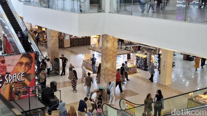 Diskon Akhir Tahun Bikin Binjai Mall Ramai Didatangi Pengunjung