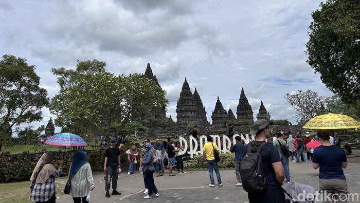 BMKG DIY merilis prakiraan cuaca wilayah DIY hari ini, Jumat (20/3/2026). Kawasan Malioboro dan Prambanan hujan.