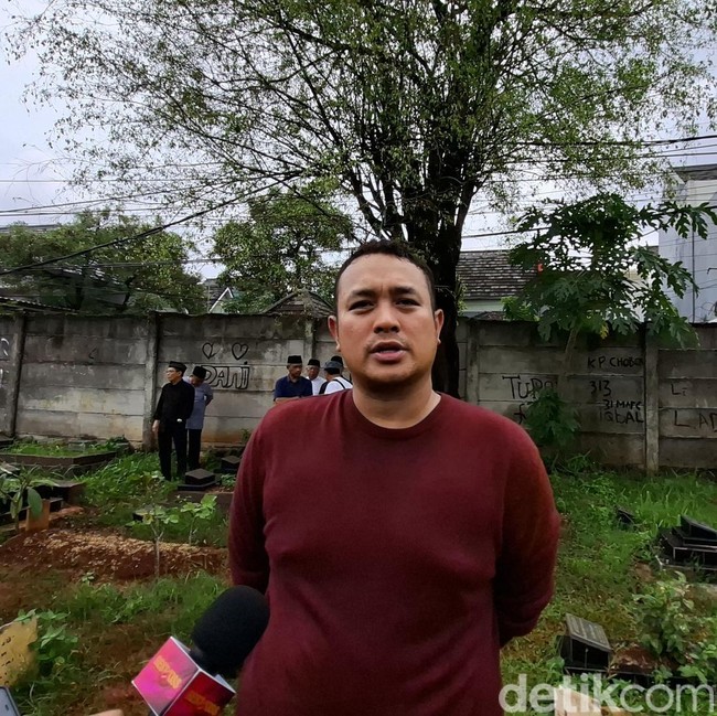 Wajah Sendu Gilang Dirga, Ayah Meninggal Dunia di Penghujung 2025