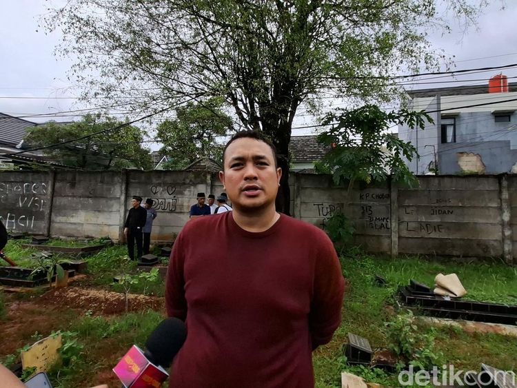Wajah Sendu Gilang Dirga, Ayah Meninggal Dunia di Penghujung 2025