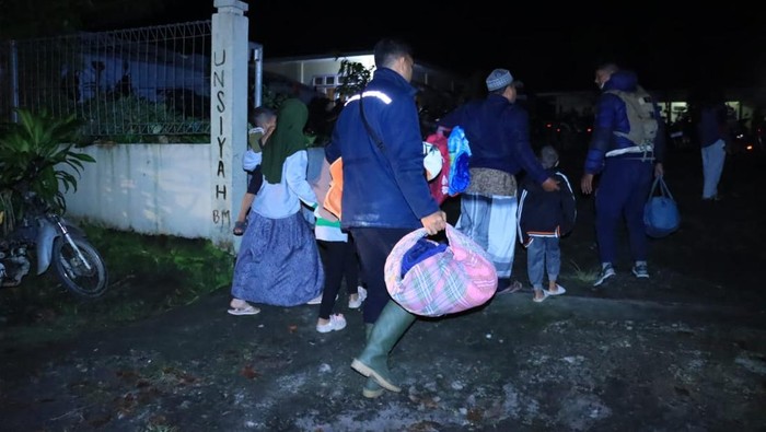 Warga 5 Desa di Bener Meriah Mengungsi Pasca Gunung Bur Ni Telong Siaga