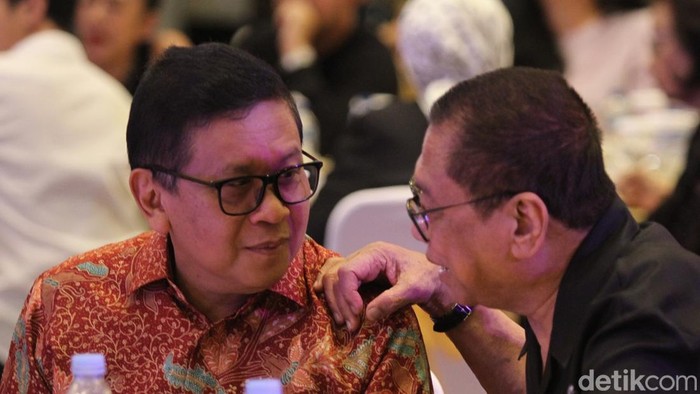 Partai Hati Nurani Rakyat (Hanura) menggelar acara refleksi akhir tahun bersama sejumlah tokoh lintas partai di Jakarta, Rabu (31/12/2025). Kegiatan ini menjadi momentum evaluasi perjalanan kehidupan berbangsa dan bernegara sepanjang 2025 sekaligus menyampaikan harapan menuju tahun 2026 yang lebih demokratis.