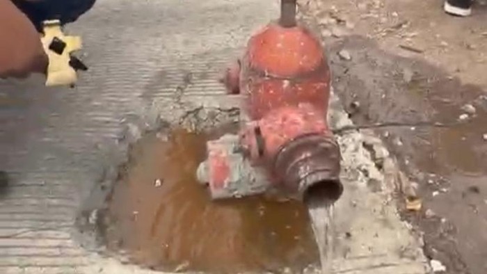 Hidran di Jalan Majapahit Semarang yang Kena Cor Akhirnya Dipindah