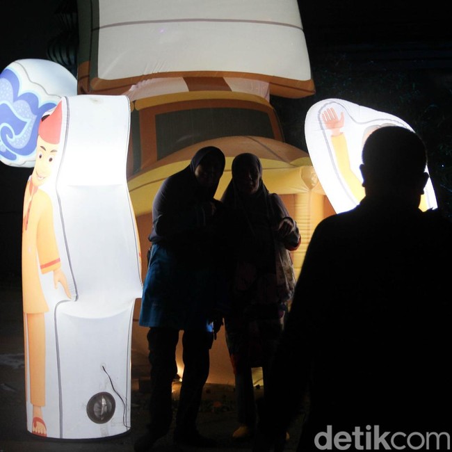 Hutan Menyala Jadi Magnet Wisata Malam di TMII