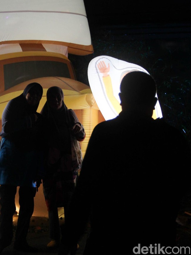 Hutan Menyala Jadi Magnet Wisata Malam di TMII