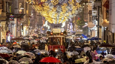 Istanbul Bersinar Jelang Malam Tahun Baru