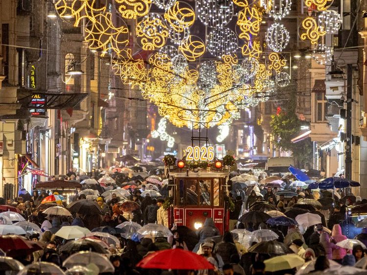 Istanbul Bersinar Jelang Malam Tahun Baru