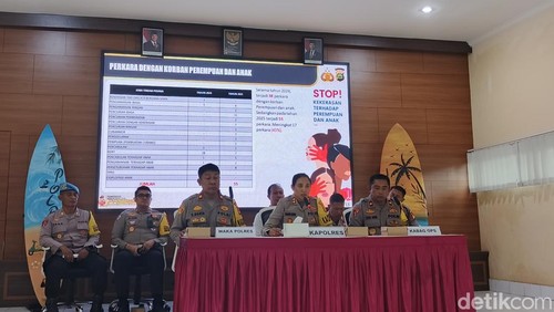 Kapolres Jembrana, AKBP Kadek Citra Dewi Suparwati saat pers release akhir tahun di Mako Polres Jembrana, Rabu (31/12/2025). (I Putu Adi Budiastrawan/detikBali).