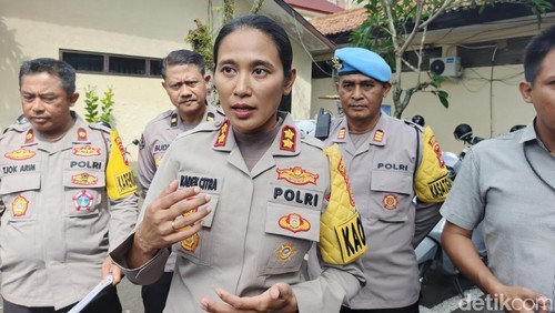 Kapolres Jembrana, AKBP I Kadek Citra Dewi Suparwati, seusai konferensi pers akhir tahun di Mapolres Jembrana, Rabu (31/12/2025). (Foto: I Putu Adi Budiastrawan/detikBali)