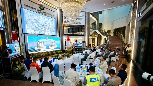 Kapolri Jenderal Polisi Listyo Sigit Prabowo melaksanakan monitoring langsung pengamanan malam pergantian tahun baru 2026. (Dok istimewa).