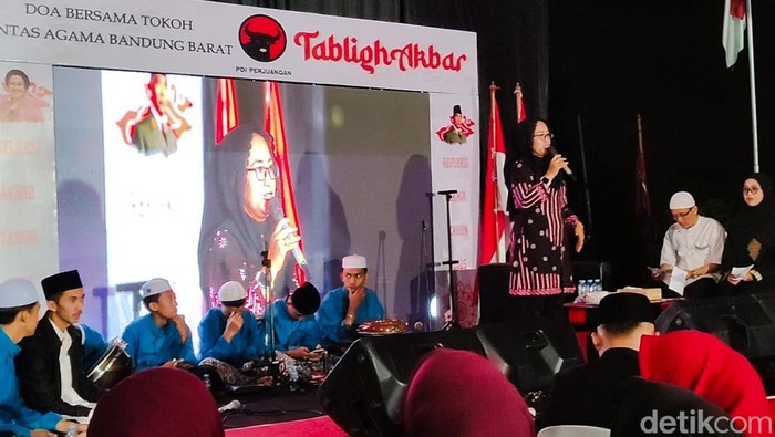 Ketua DPC PDIP KBB memulai doa bersama dan tabligh akbar di akhir tahun 2025