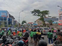 Lalu Lintas ke Kuta Padat Merayap Jelang Malam Pergantian Tahun