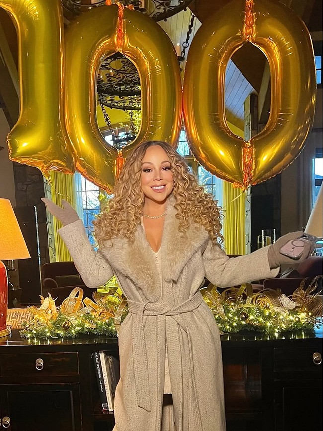 Mariah Carey menikmati liburan akhir tahun di Aspen, Colorado, Amerika Serikat. Bersama dua anak kembarnya, Maroko dan Monroe, dia menghabiskan waktu santai di tempat bersalju itu sejak 16 Desember 2025. Foto: Instagram/@mariahcarey