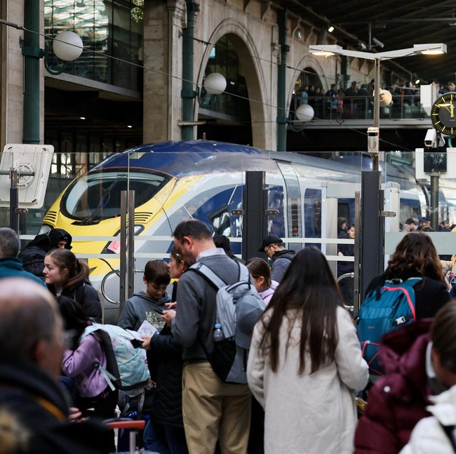Masalah Listrik Ganggu Jalur Kereta Tersibuk Eropa