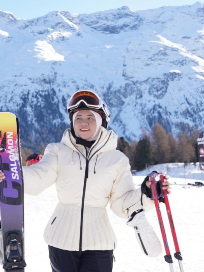 Pertama Kali Main Ski di Swiss, Pengasuh Rafathar: Baymax, Mau Terbang!