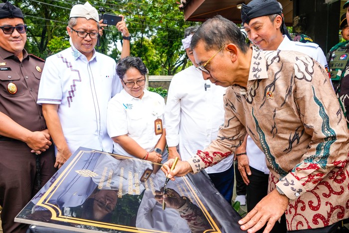 Menbud Resmikan Cungkup Prasasti Batutulis, Perkuat Cagar Budaya Bogor