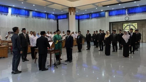 Pelantikan 17 pejabat eselon II di Ballroom Pendopo 2 Bupati Lombok Barat, Rabu (31/12/2025). (M. Zahiruddin/detikBali)
