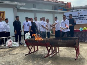 Lapastik Muara Sabak Musnahkan 56 HP Sitaan Selama 2025