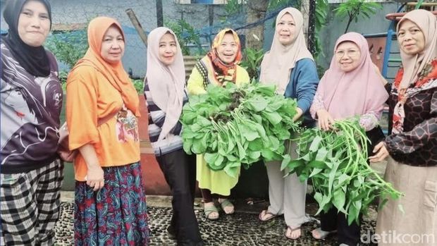 Pengolahan sampah di Kelurahan Sarijadi, Kota Bandung.